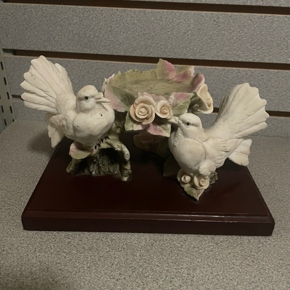 Dove Figurine Sculpture Flowers Decorative Plate Wooden Base - Picture 1 of 10